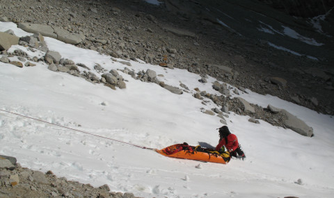 Medicina de Montaña: Primeros Auxilios en Montaña, Escalada y Lugares Remotos.